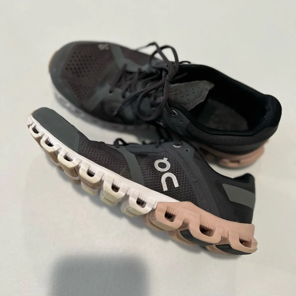 On Running Women's Gray and Pink Sneakers 7.5